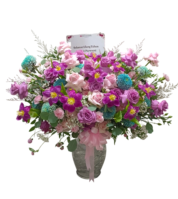 winona-crystal-vase-fresh-flower-arrangement-roses-gompie-tulip-carnation-caspea-eucalyptus-leaf-athaya-florist